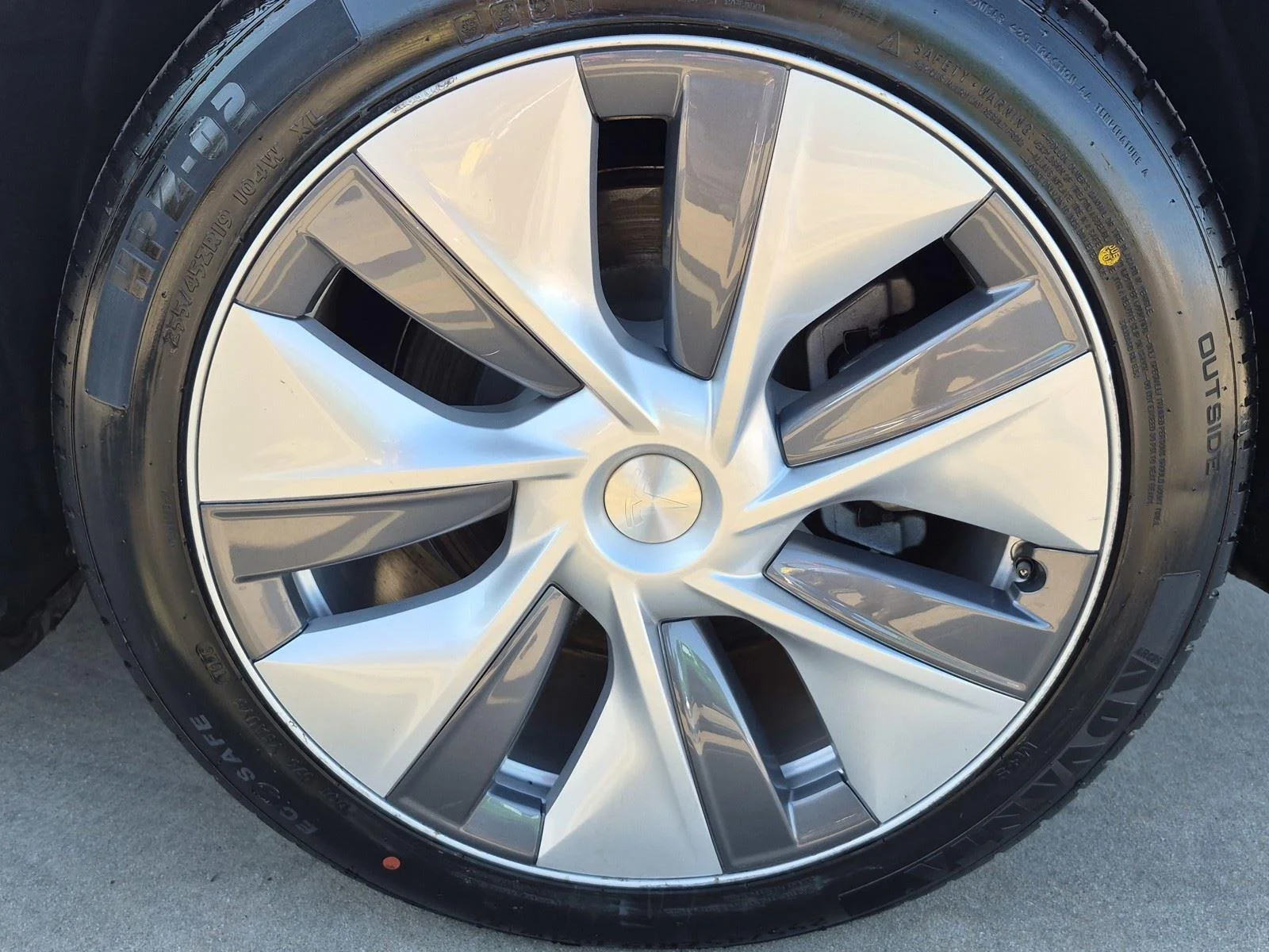Used 2023  TESLA  image 24