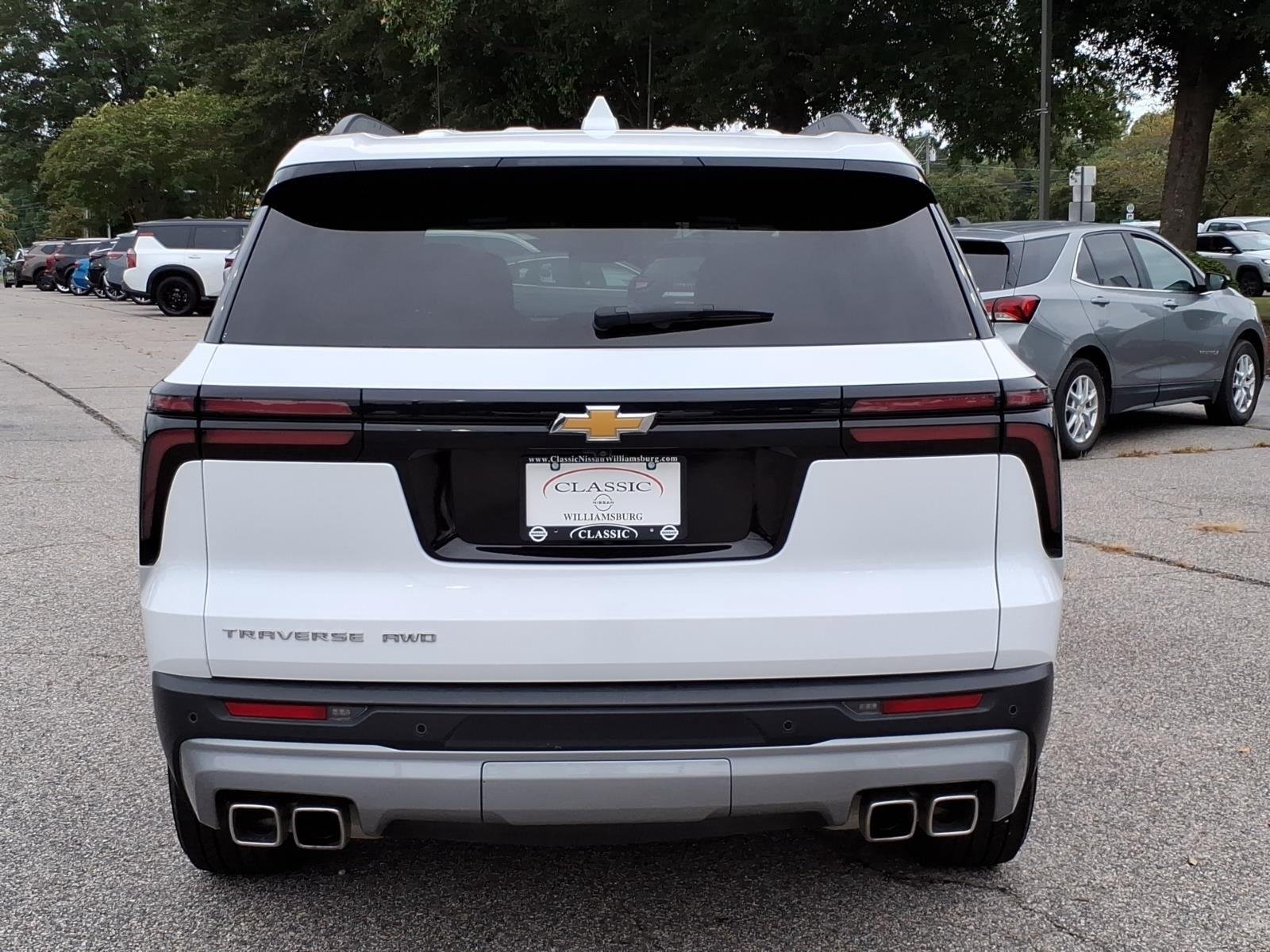 Used 2025 Summit White Chevrolet AWD LT image 8