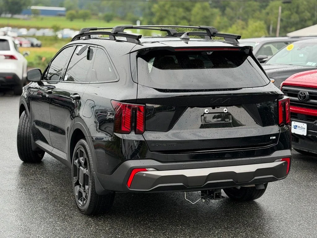 Used 2025 Black Kia X-Line SX Prestige image 3