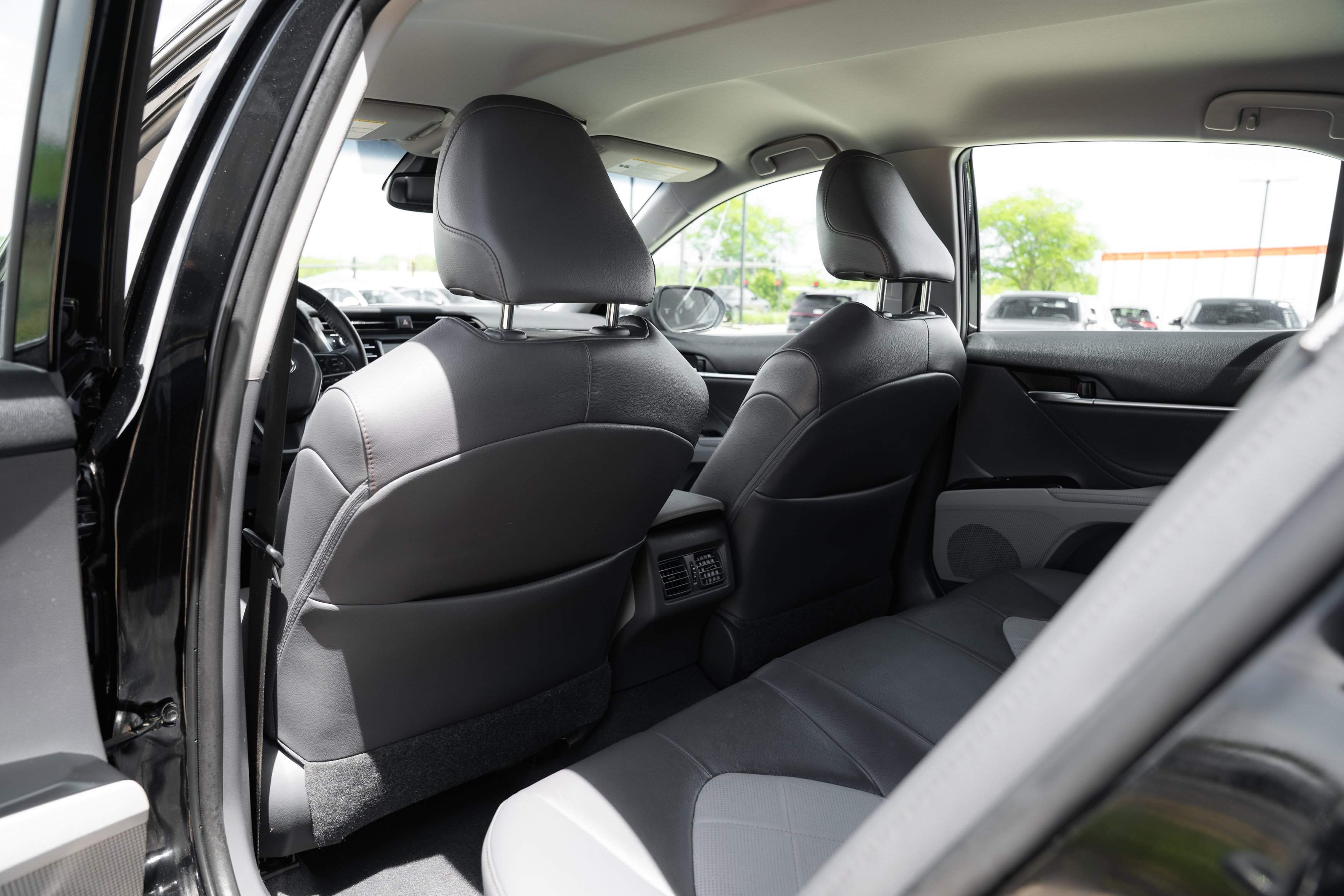 Used 2018 Midnight Black Metallic Toyota XLE image 24
