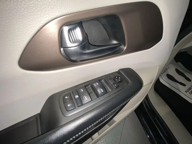 Used 2021 Black Chrysler LX image 13