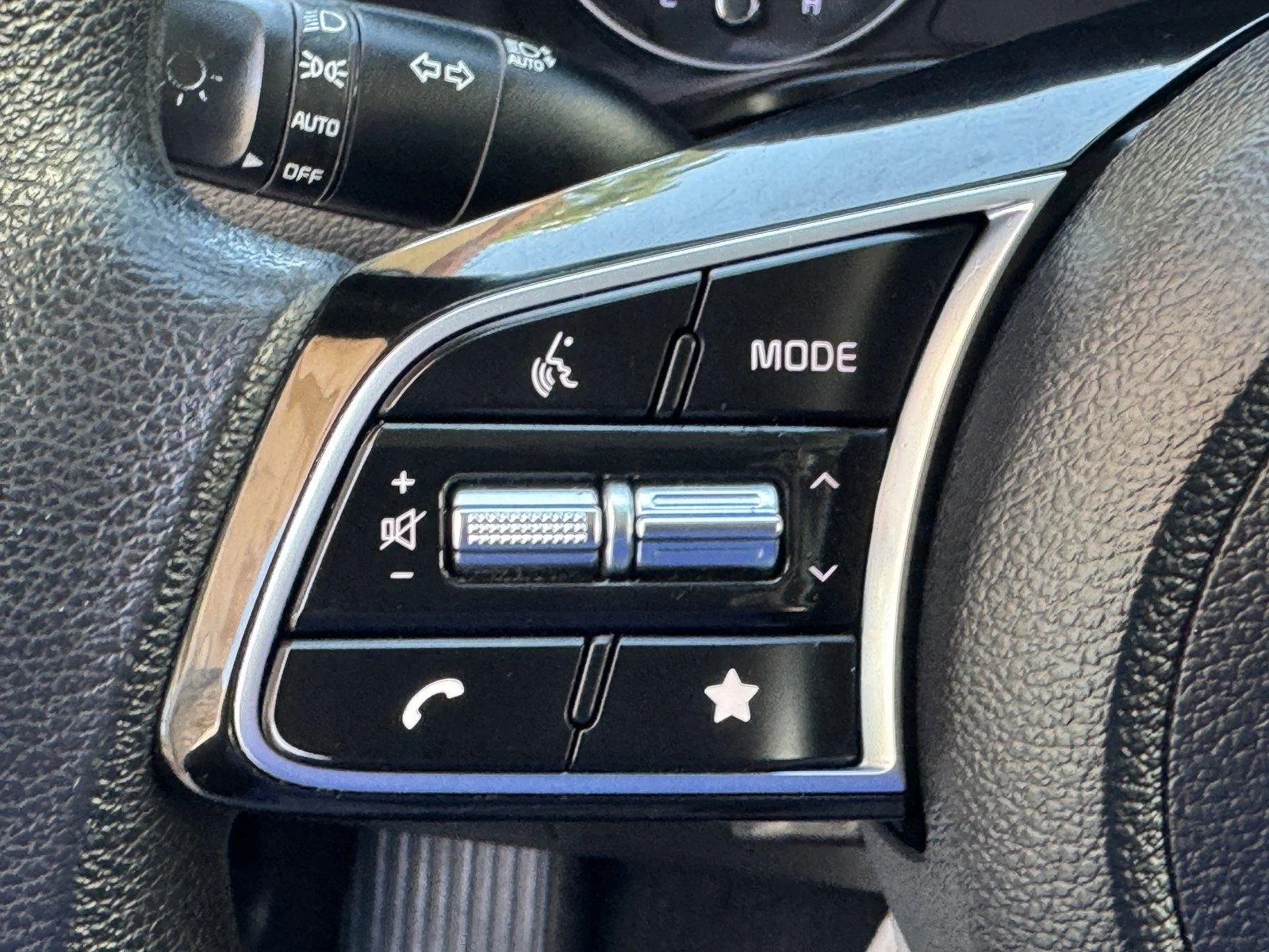 Used 2022 Deep Sea Blue Kia LXS image 22