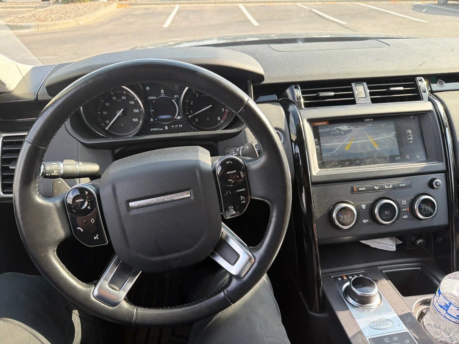 Used 2020 Farallon Black Premium Metallic Land Rover SE image 8