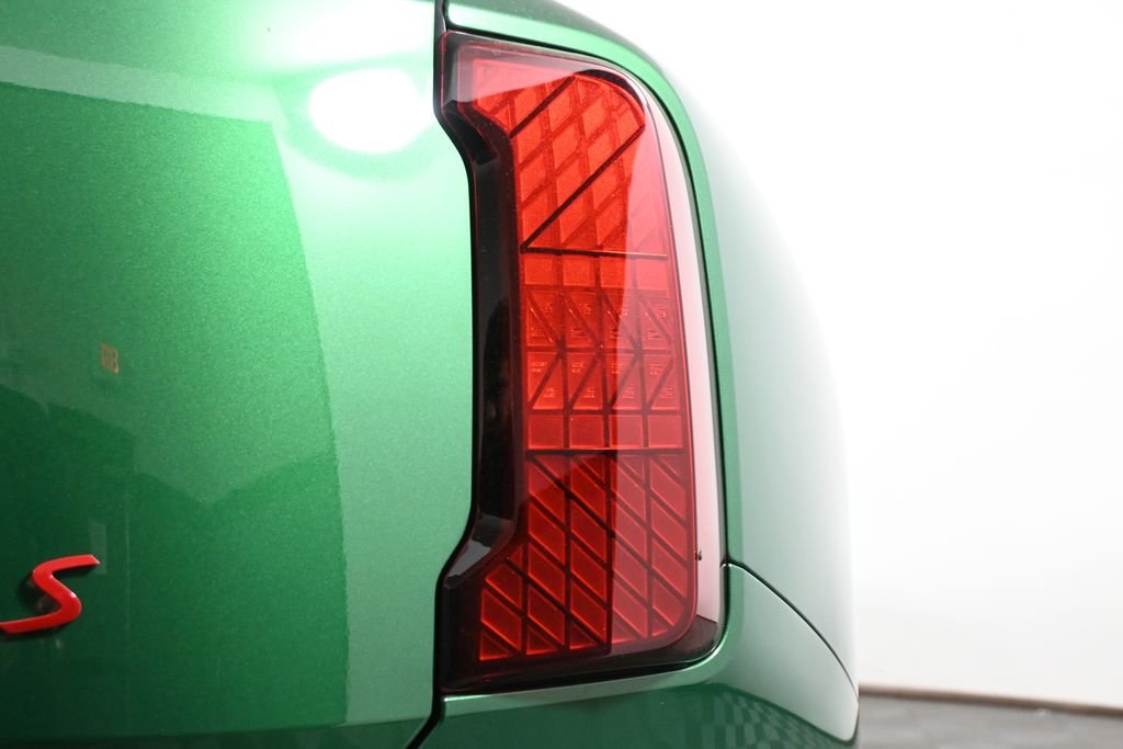 New 2026 Green MINI Iconic image 13