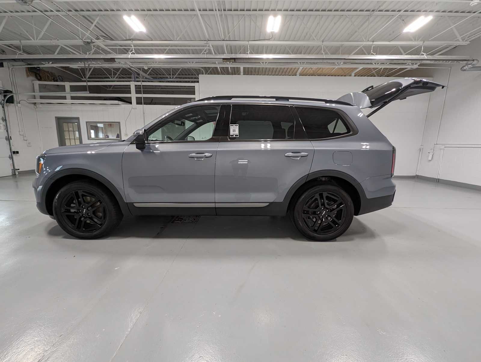 Used 2023 Everlasting Silver Kia EX X-Line image 12