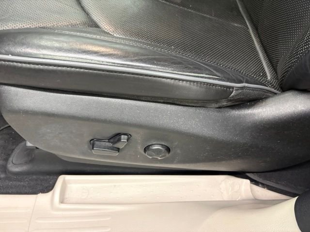 Used 2018 White Chrysler Limited image 18