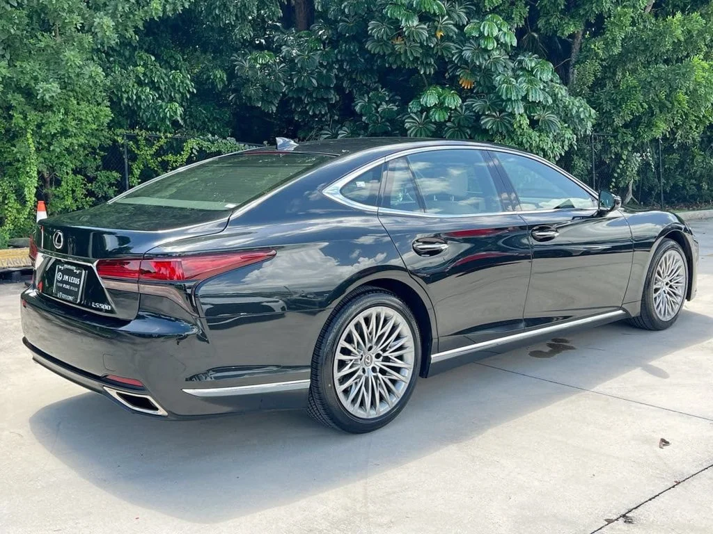 Certified Used 2024 GRAPHITE BLACK GF. Lexus 500 Base image 7