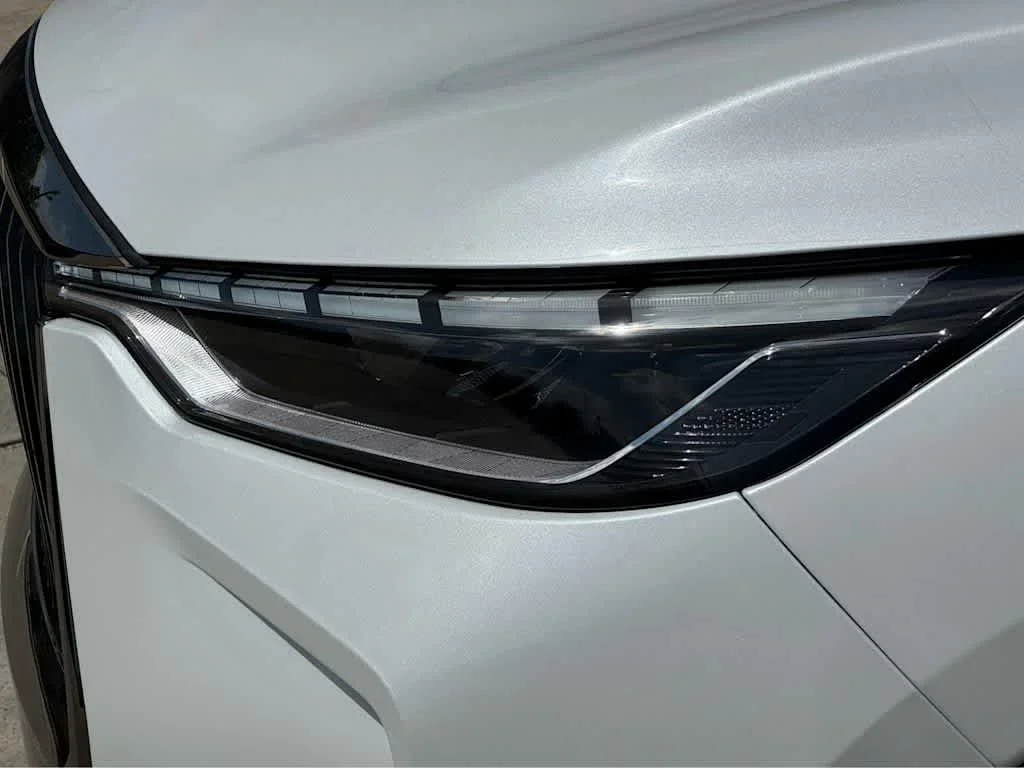 New 2027 2T RAD WHT INFINITI Autograph AWD image 5