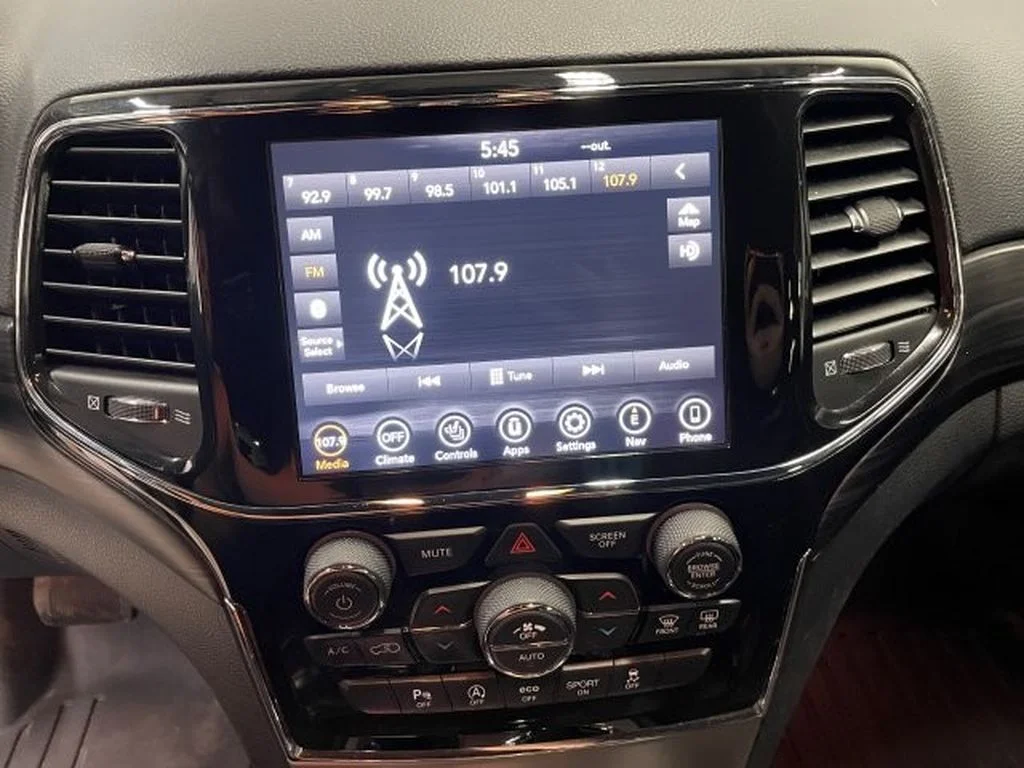 Used 2021 Velvet Red Pearlcoat Jeep Laredo X image 12