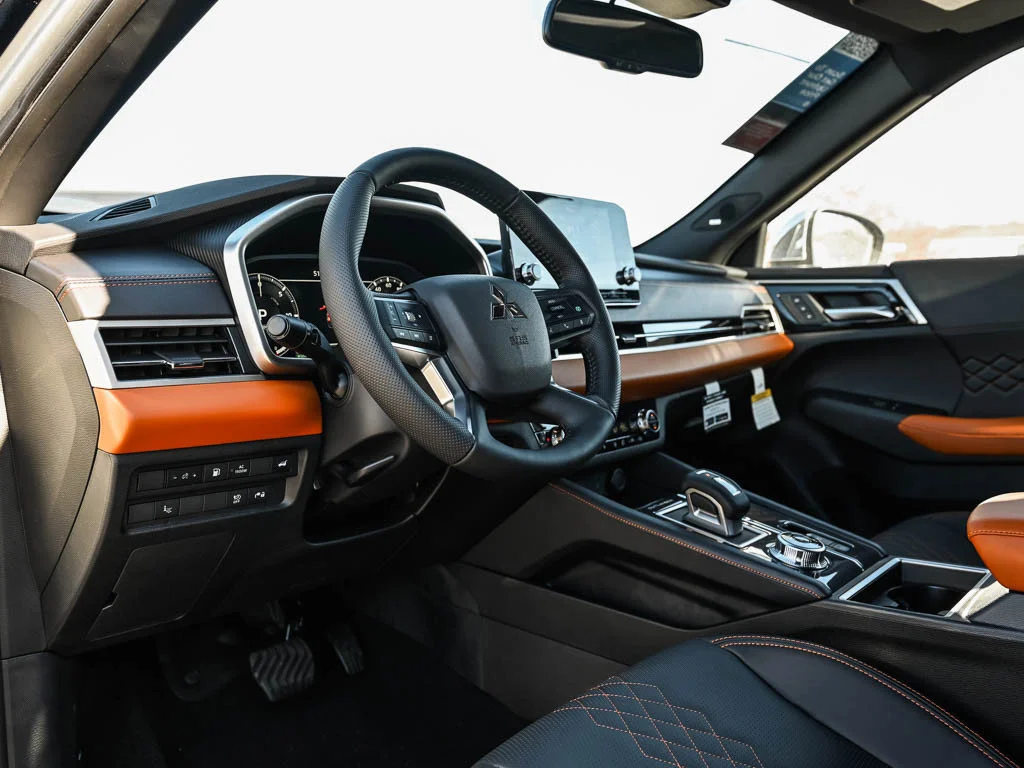 2025 Mitsubishi Outlander Plug-in Hybrid SEL - Photo 19