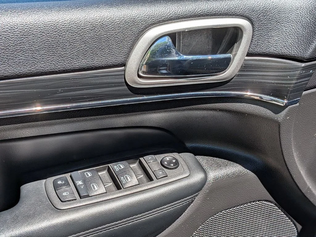 Used 2021 Gray Jeep Limited image 12