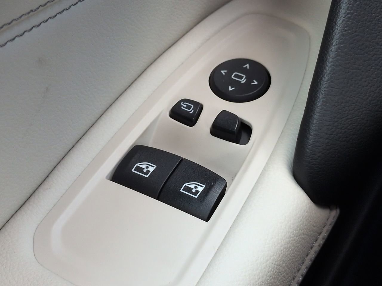 Used 2025 Black Sapphire Metallic BMW M40i image 24
