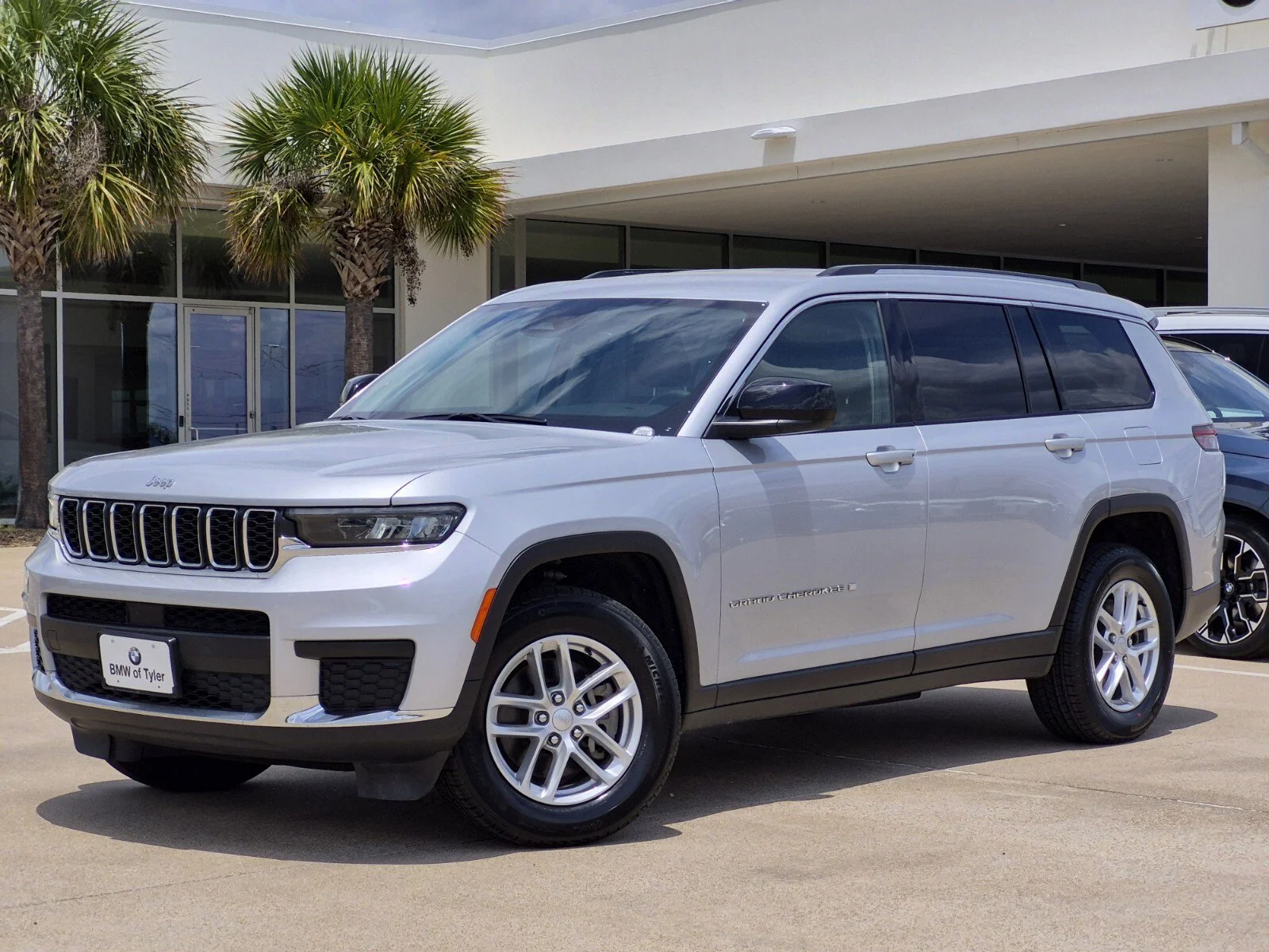 2024 Jeep Grand Cherokee L Laredo 4x4's photo
