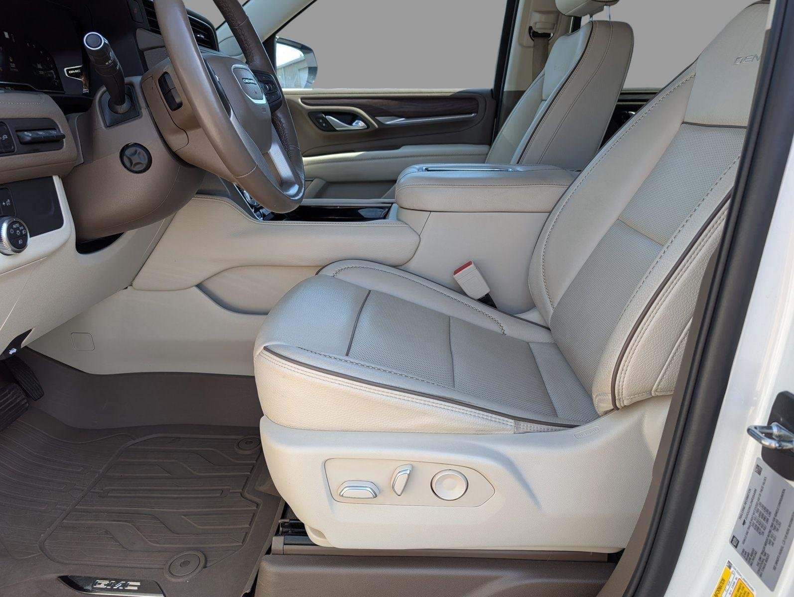 Used 2022 White Frost Tricoat GMC Denali image 13