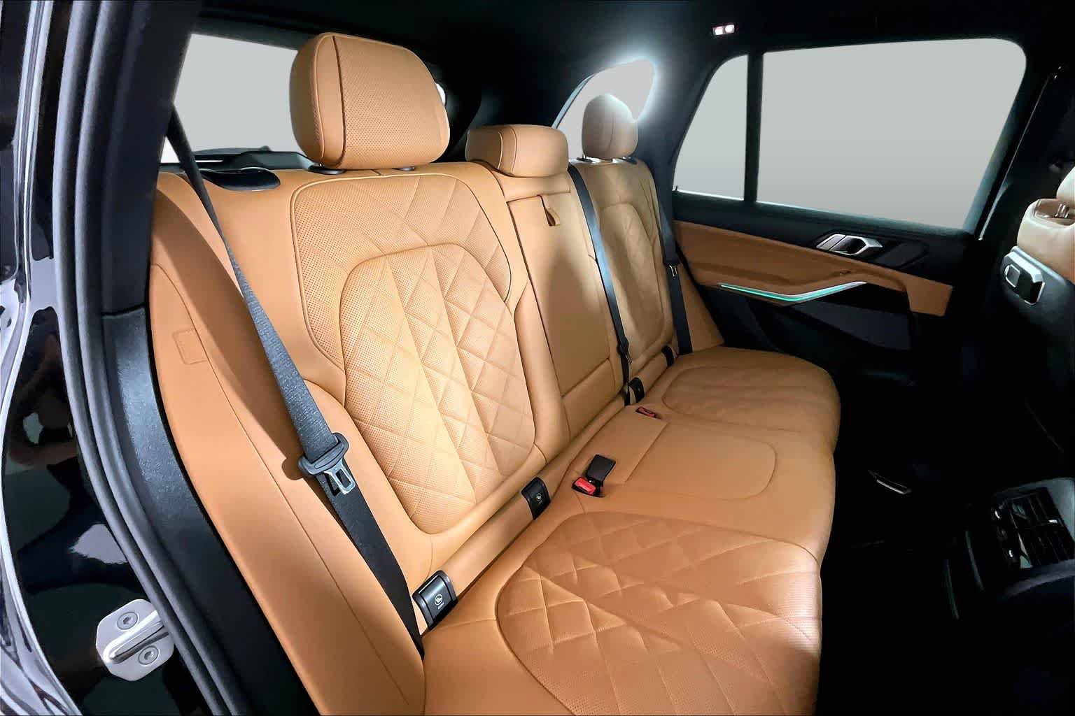 Used 2024 Black Sapphire Metallic BMW sDrive40i image 20