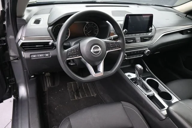 Used 2024 Gray Nissan 2.5 SV image 21