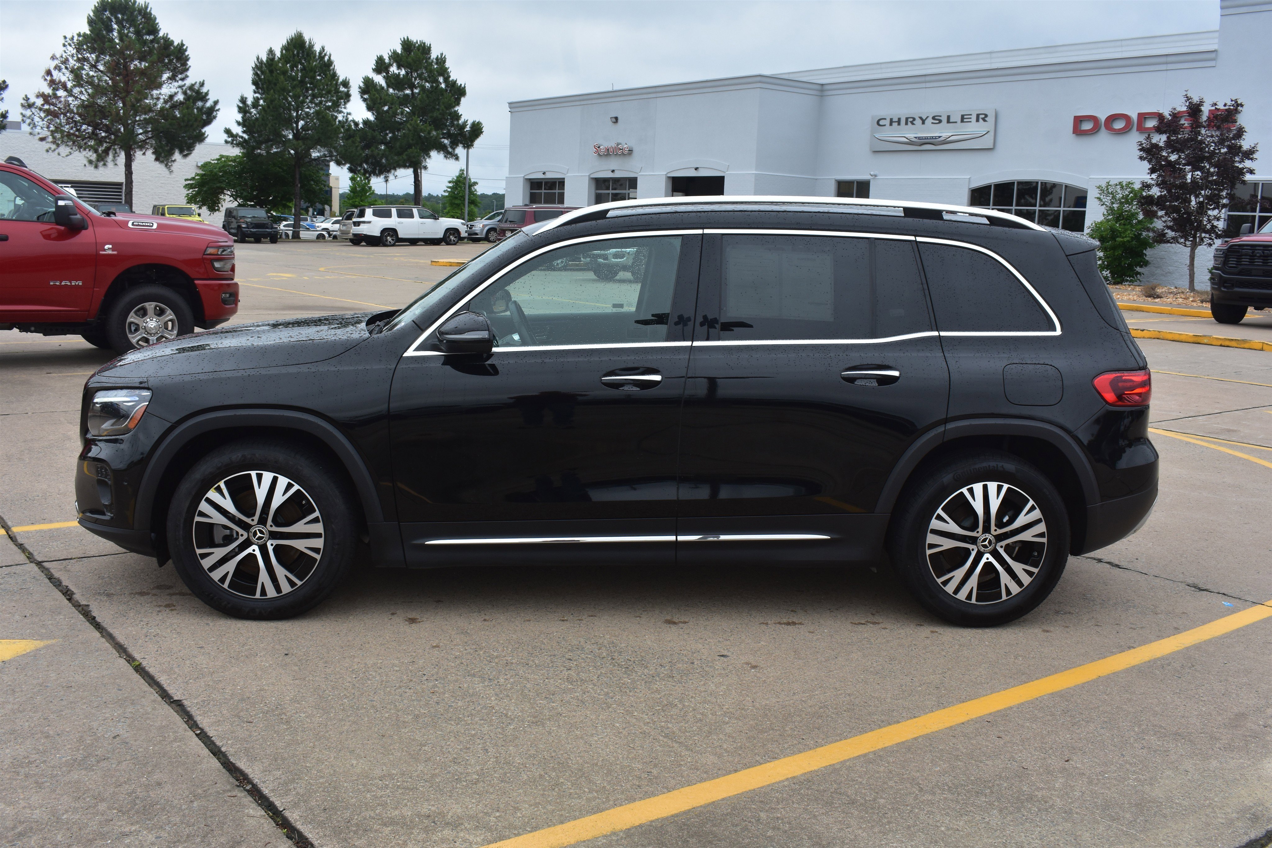 Used 2024  Mercedes-Benz GLB 250 image 9