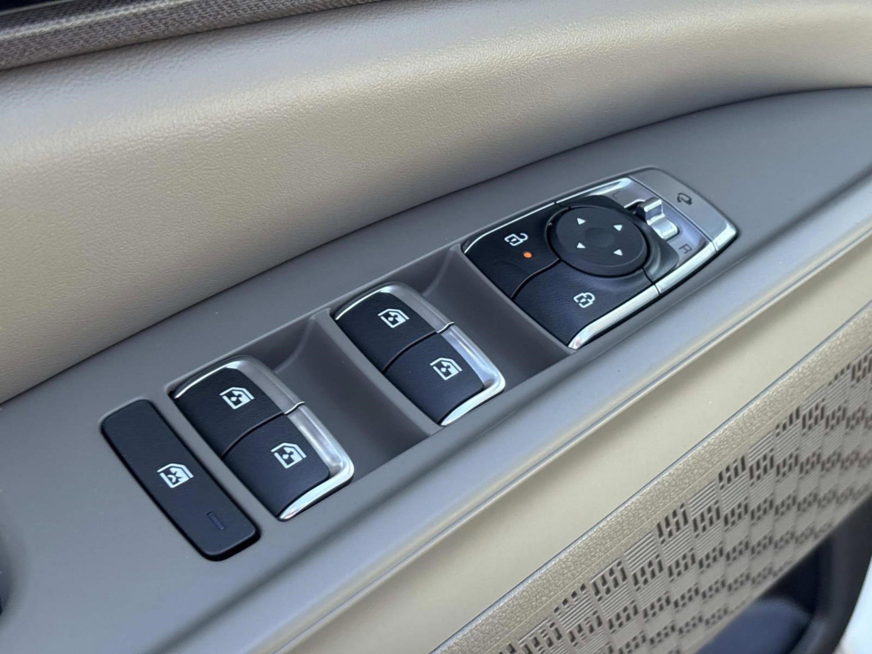 New 2026 Ivory Silver Kia EX image 18