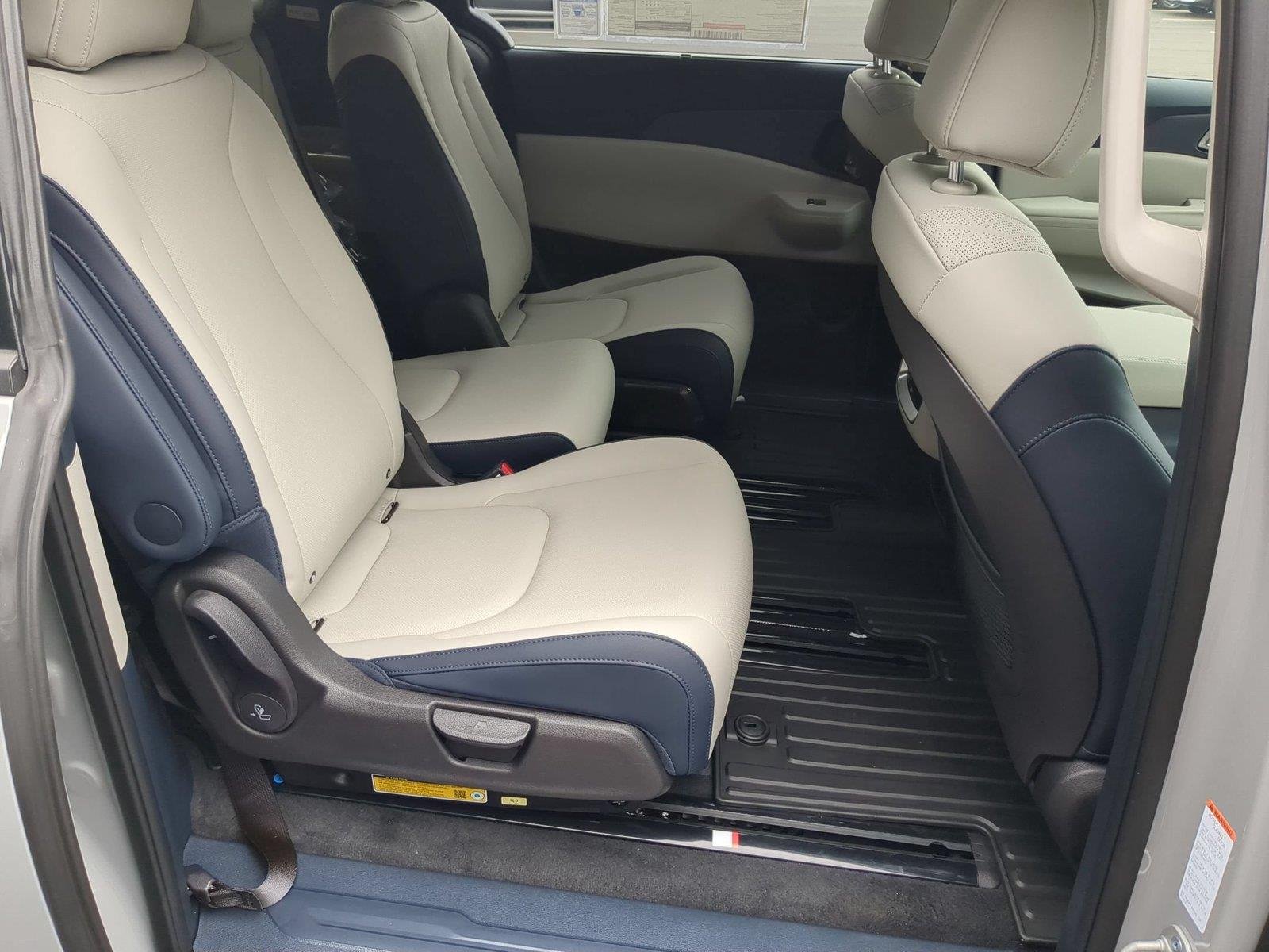 New 2026 Ceramic Silver Kia EX image 36