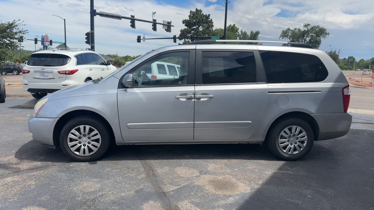 2011 Kia Sedona LX photo 4