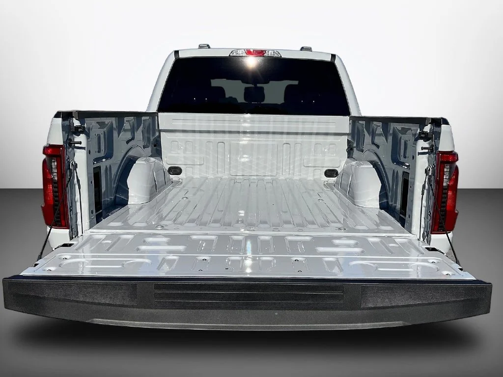 New 2026 Avalanche Ford XLT image 17
