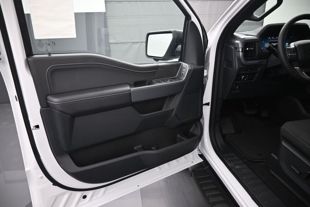 New 2026 Oxford White Ford XLT image 13