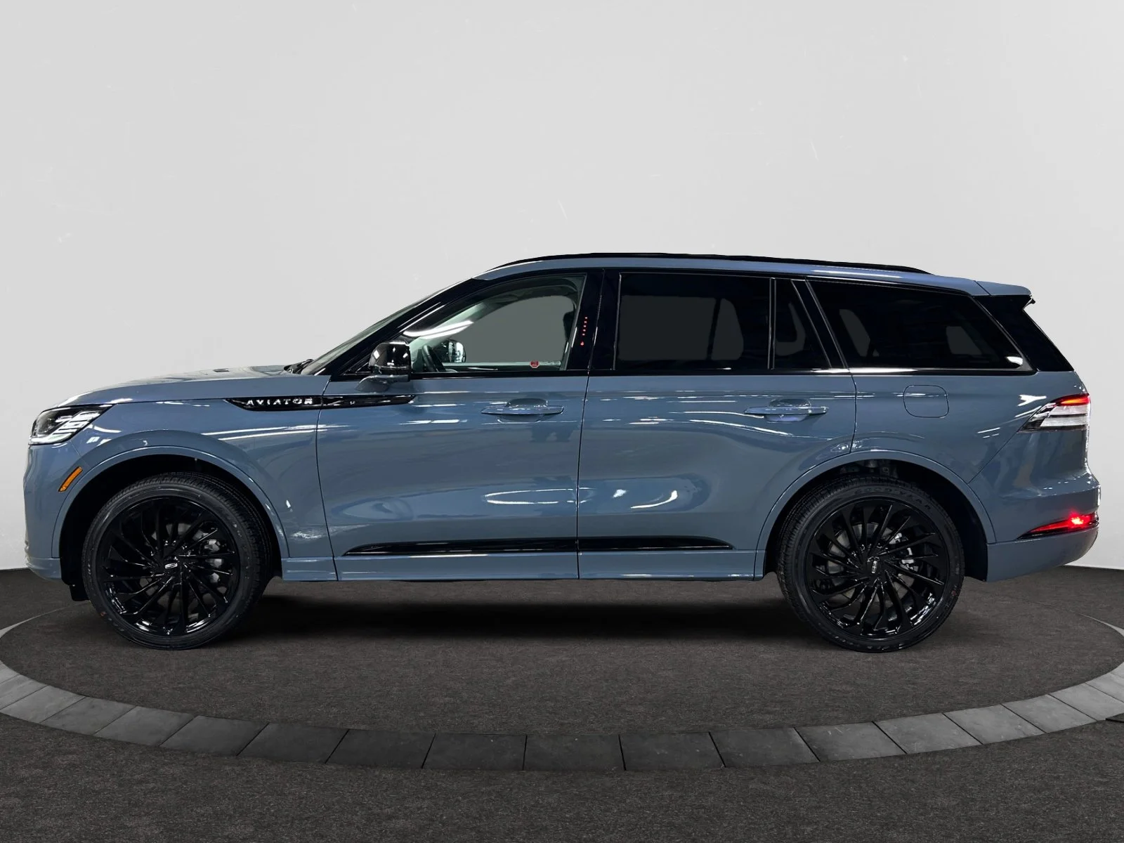 New 2026 Whisper Blue Metallic Clearcoat Lincoln Reserve image 2