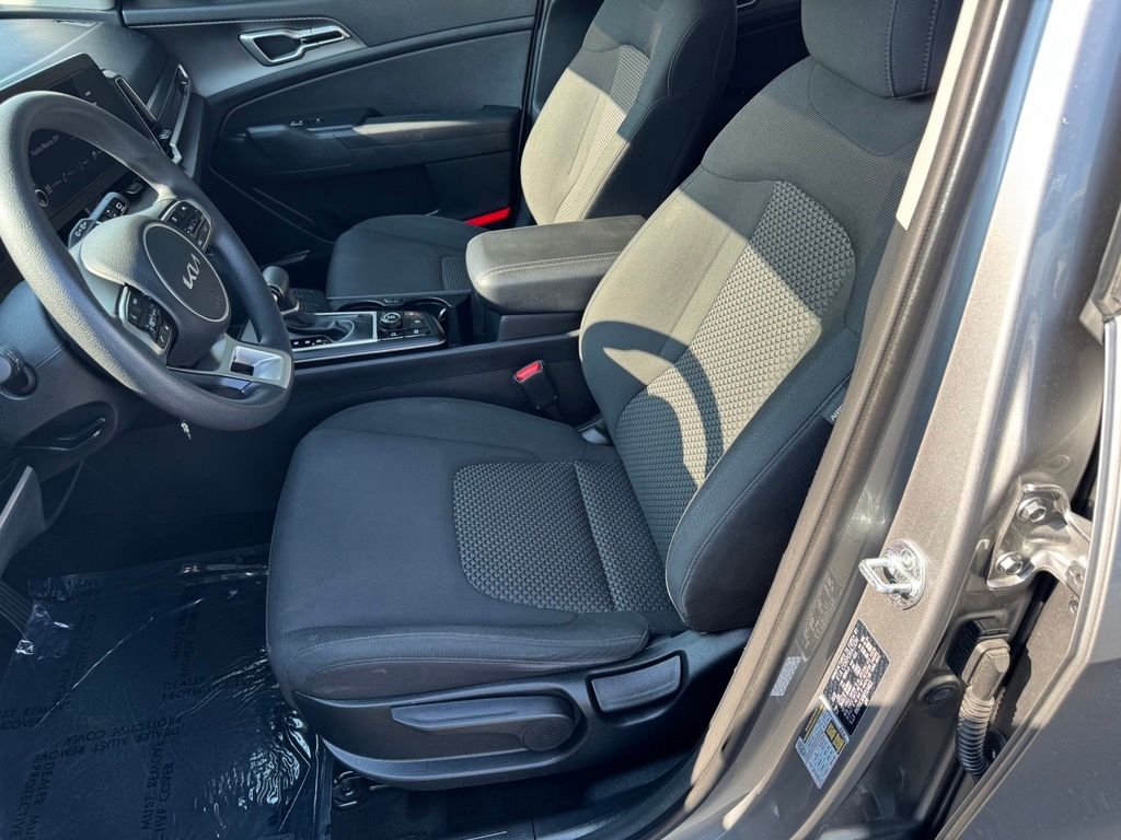 2023 Kia Sportage LX - Photo 12