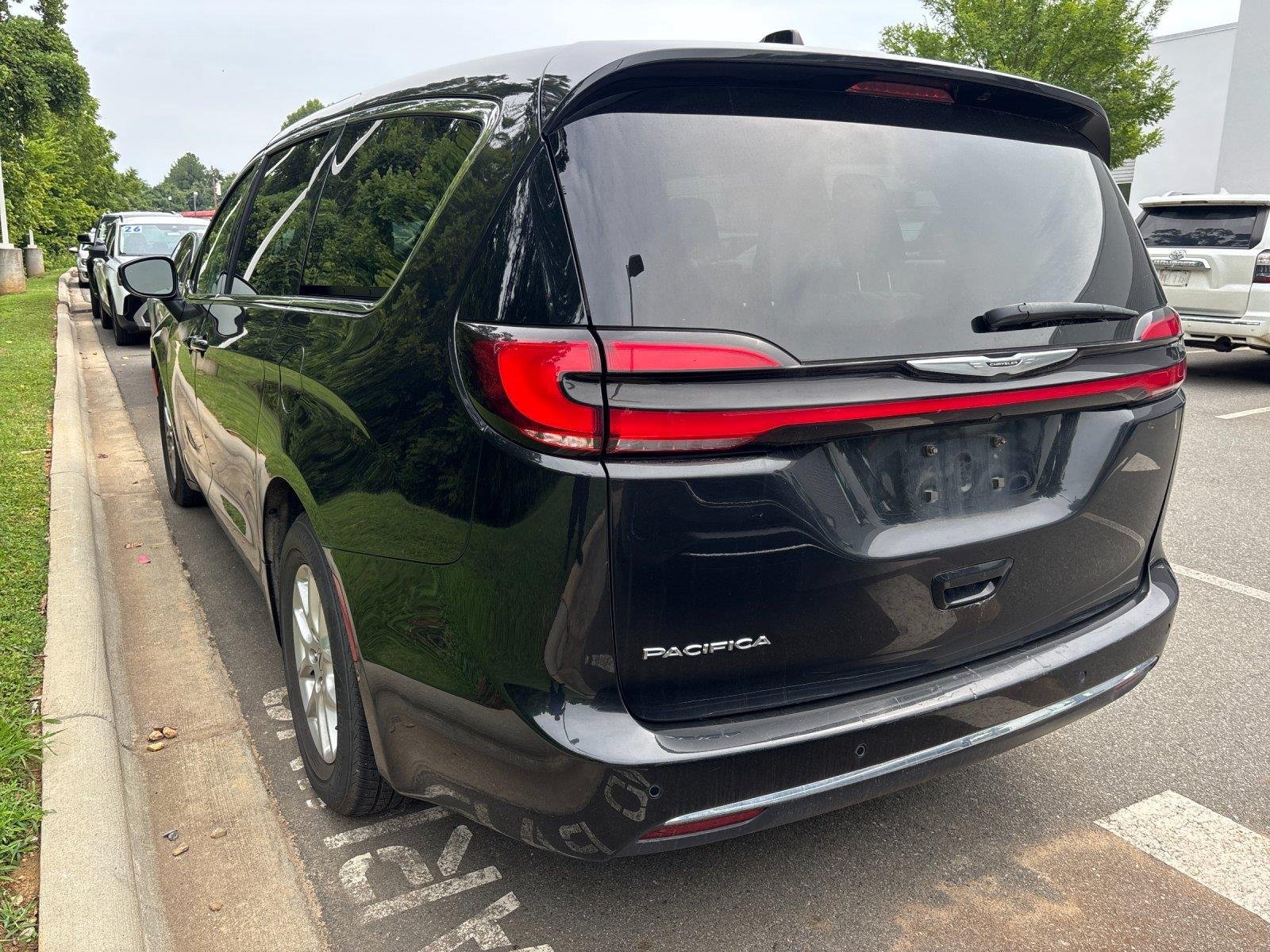 Used 2023 Brilliant Black Crystal Pearlcoat Chrysler Touring L image 4
