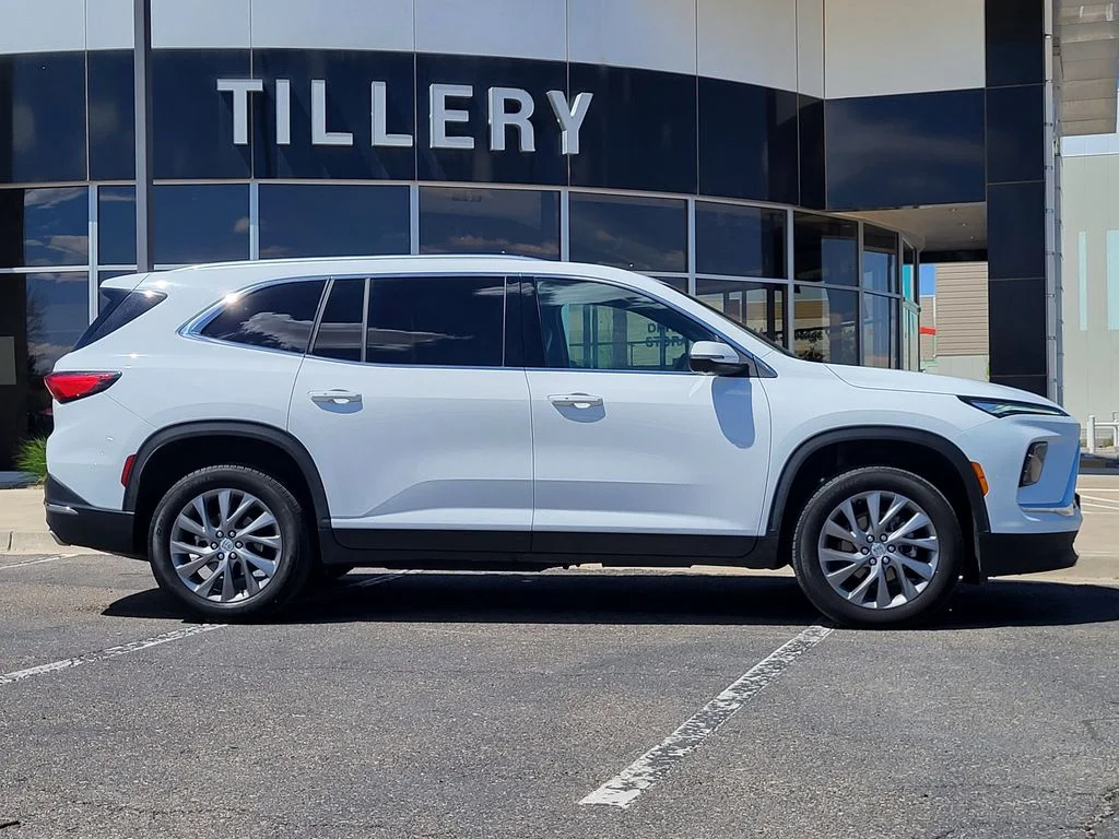 2025 Buick Enclave Preferred AWD's photo