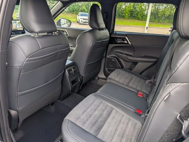 New 2026 Graphite Gray Mitsubishi LE 1.5T S-AWC image 5