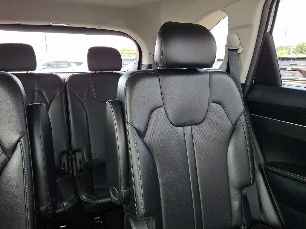 Used 2022 White Kia X-Line EX image 21