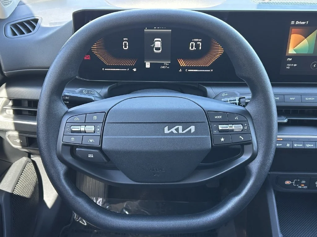 Used 2025 Deep Sea Blue Kia LXS image 15