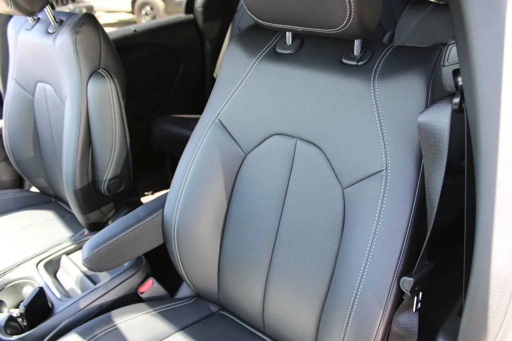 New 2027 Diamond Black Crystal Pearl-Coat Paint Chrysler Select image 21