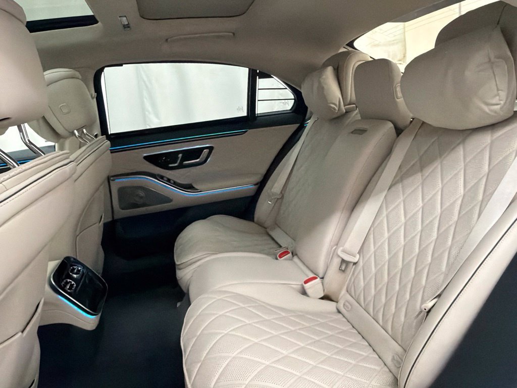 New 2027 MANUFAKTUR Moonlight White Metallic Mercedes-Benz S 580 image 20