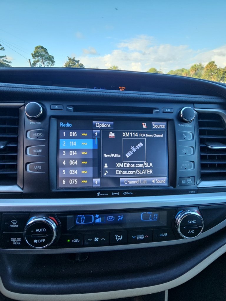 Used 2017 White Toyota XLE image 34