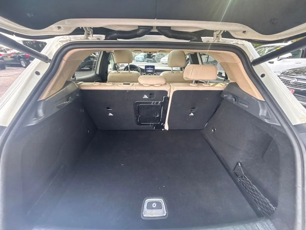 Used 2018  Mercedes-Benz GLA 250 image 19