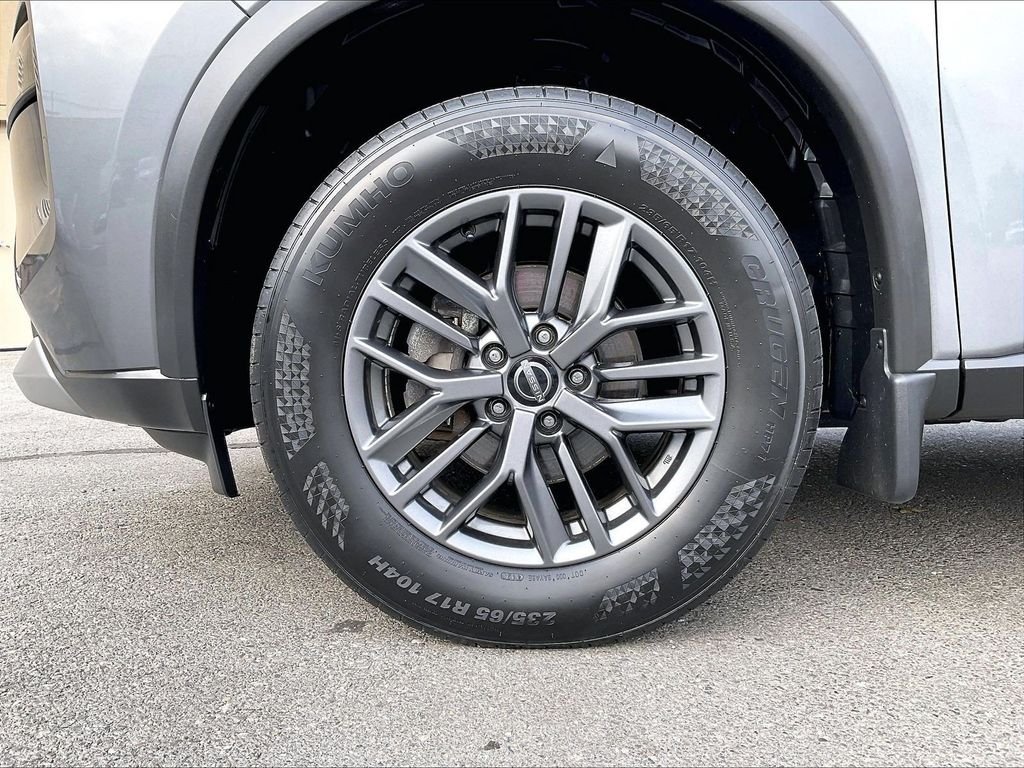 Used 2023 Gray Nissan S image 7