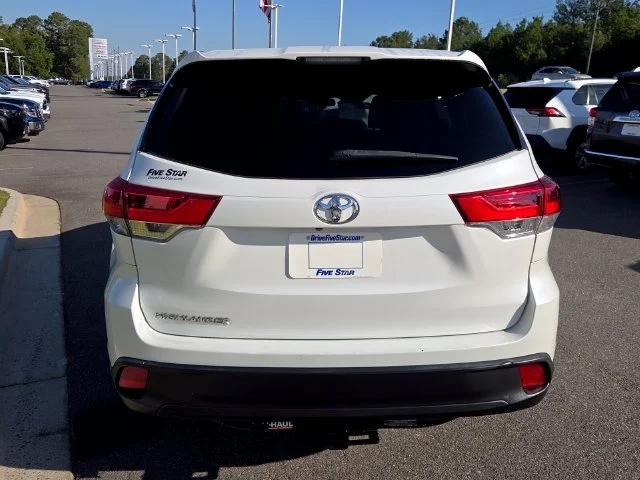 Used 2019 White Toyota LE image 13