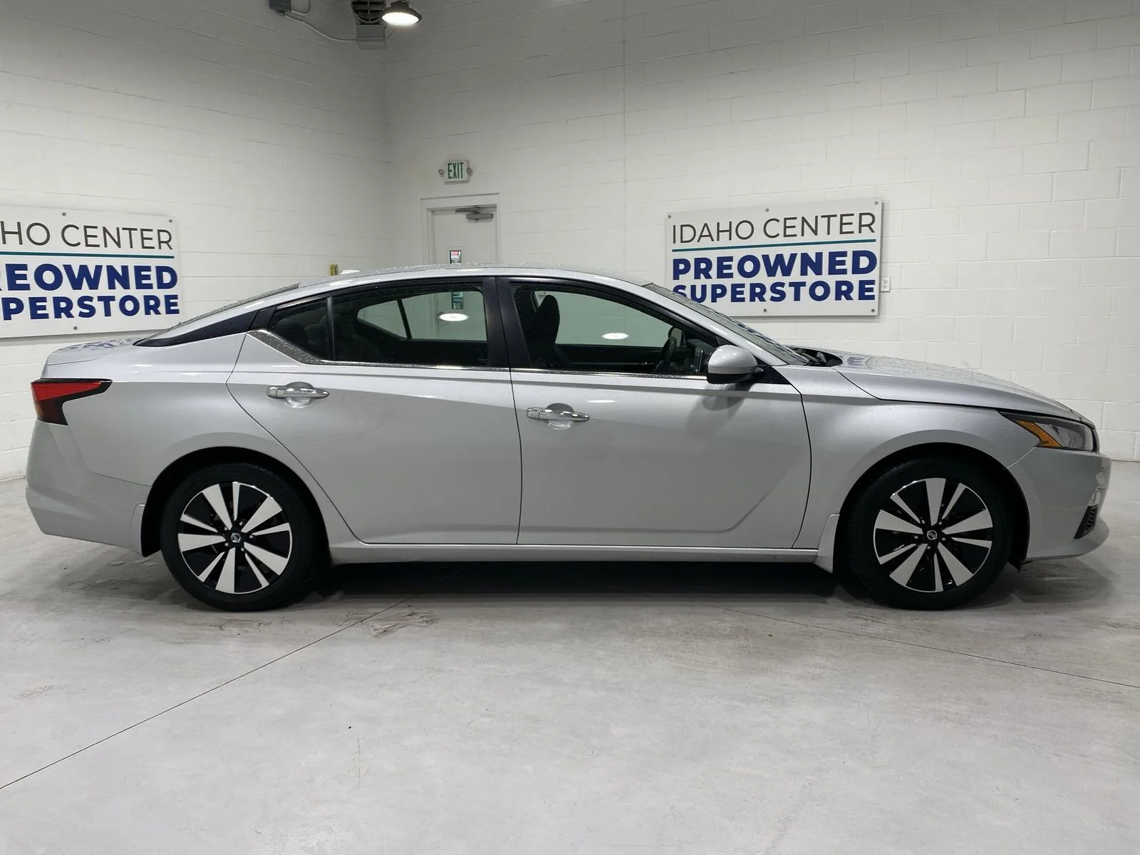 2022 Nissan Altima SV - Photo 9
