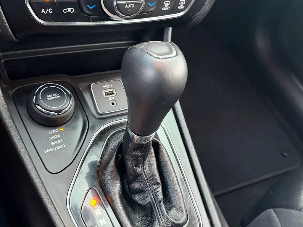 Used 2020 White Jeep Limited image 22
