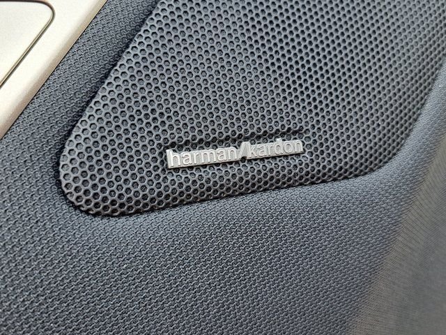 Used 2025 Blue BMW xDrive50 image 22