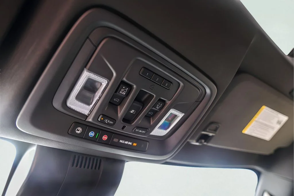 Used 2024 White Chevrolet High Country image 24