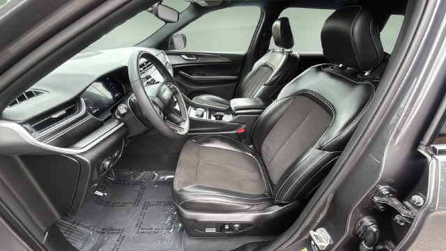 Used 2023 Gray Jeep Altitude image 18