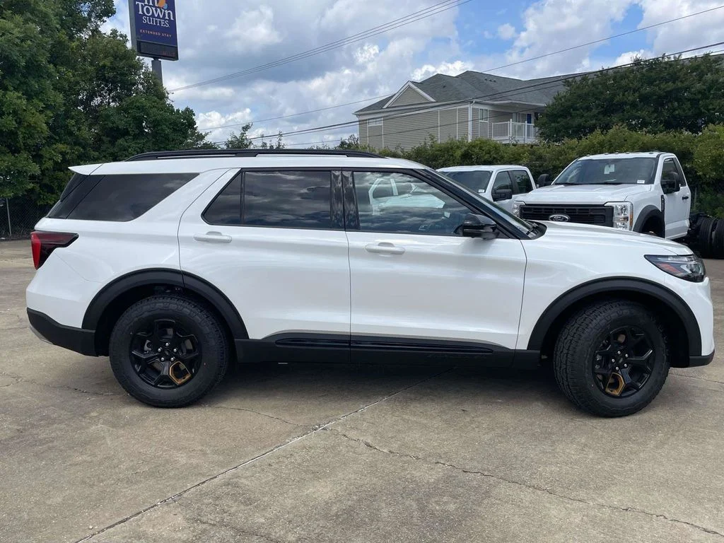 New 2026 Star White Metallic Tri-Coat Ford Tremor® image 2