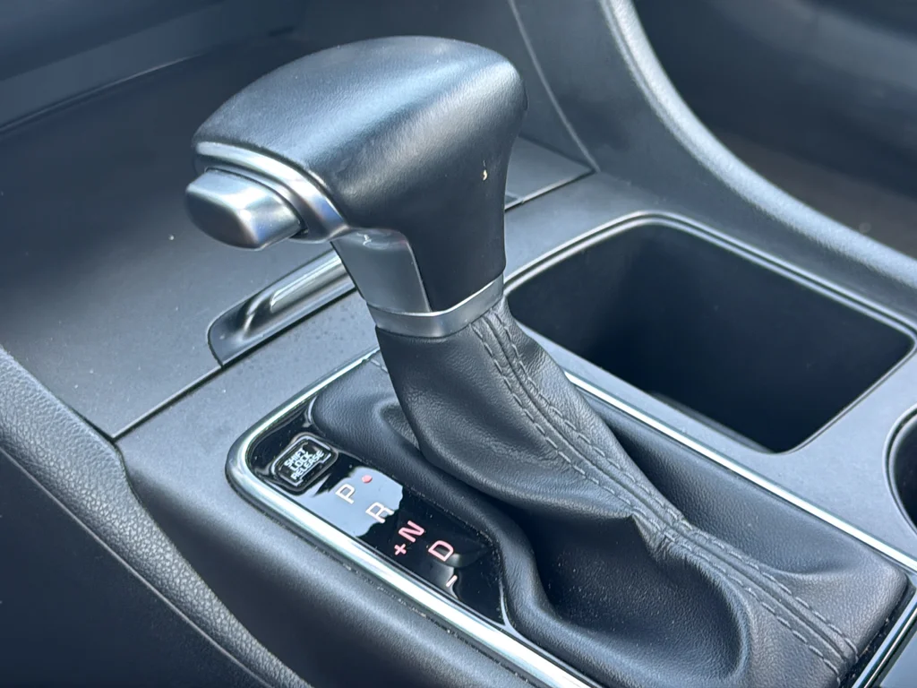 Used 2018 Black Kia S image 23