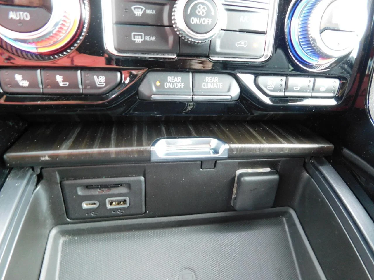 Used 2021 White GMC 4WD 4dr Denali image 55