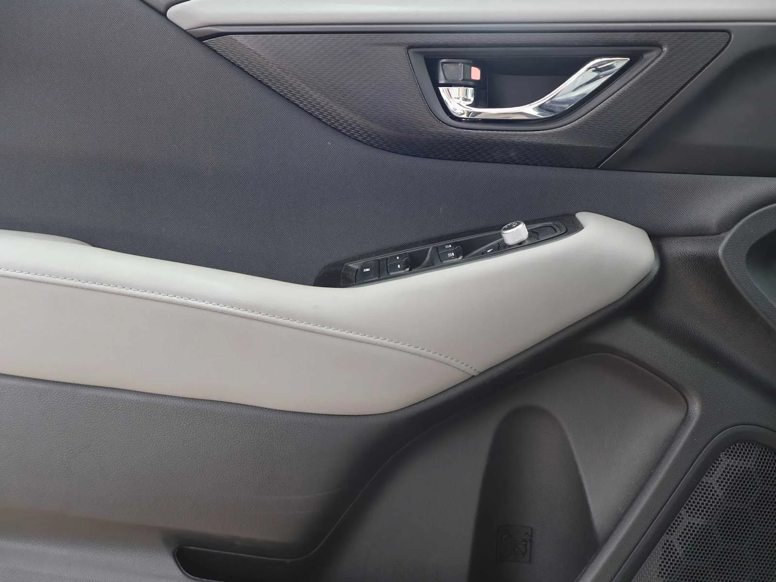 Used 2025 Crystal White Pearl Subaru Premium image 16