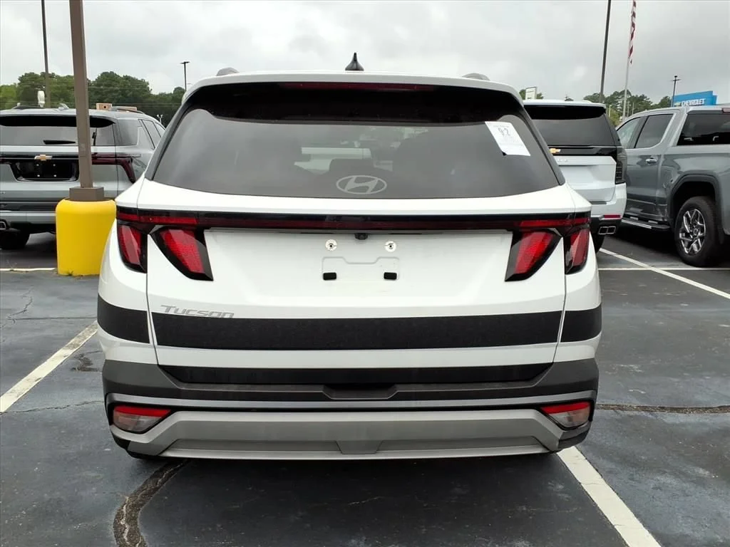 Used 2026 White Hyundai SEL image 4