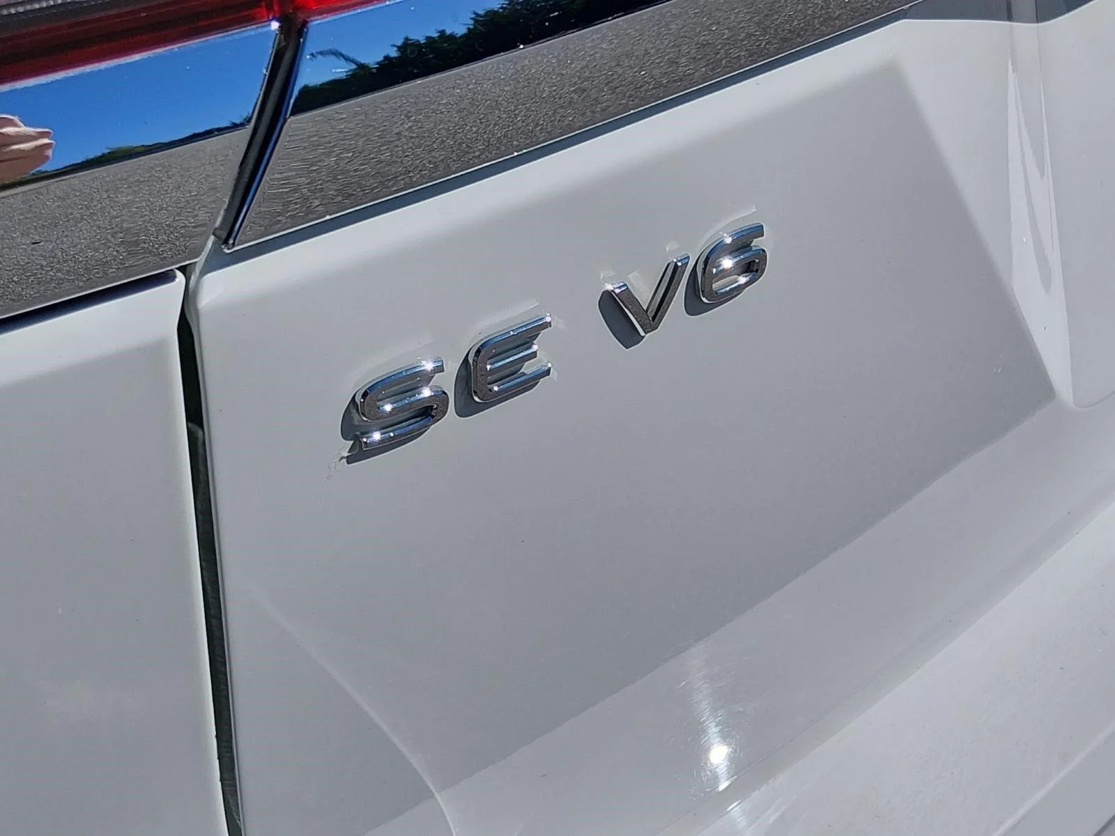 Used 2022 Pure White Volkswagen 3.6L V6 SE w/Technology image 16